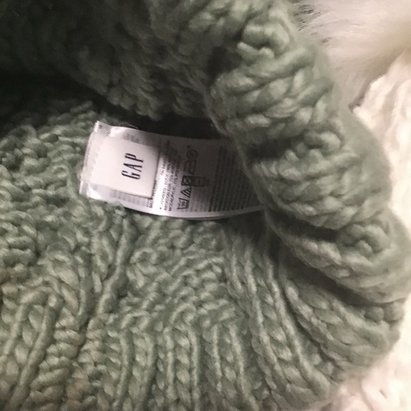 Gap Bundle of (3) Faux Fur Cable Knit Beanie with Poof NWT Black, Olive, White - Picture 4 of 5